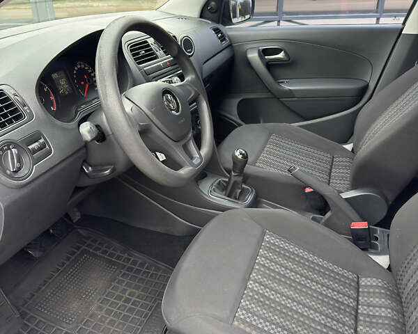 Білий Фольксваген Поло, об'ємом двигуна 1.6 л та пробігом 210 тис. км за 8500 $, фото 9 на Automoto.ua