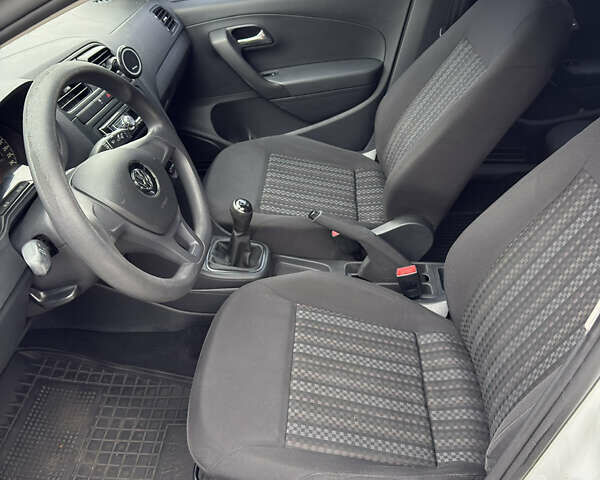 Білий Фольксваген Поло, об'ємом двигуна 1.6 л та пробігом 210 тис. км за 8500 $, фото 7 на Automoto.ua