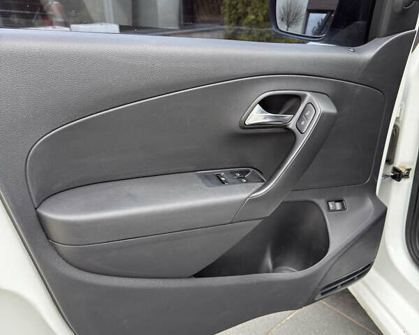 Білий Фольксваген Поло, об'ємом двигуна 1.6 л та пробігом 210 тис. км за 8500 $, фото 13 на Automoto.ua