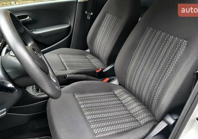 Білий Фольксваген Поло, об'ємом двигуна 1.6 л та пробігом 153 тис. км за 8000 $, фото 16 на Automoto.ua