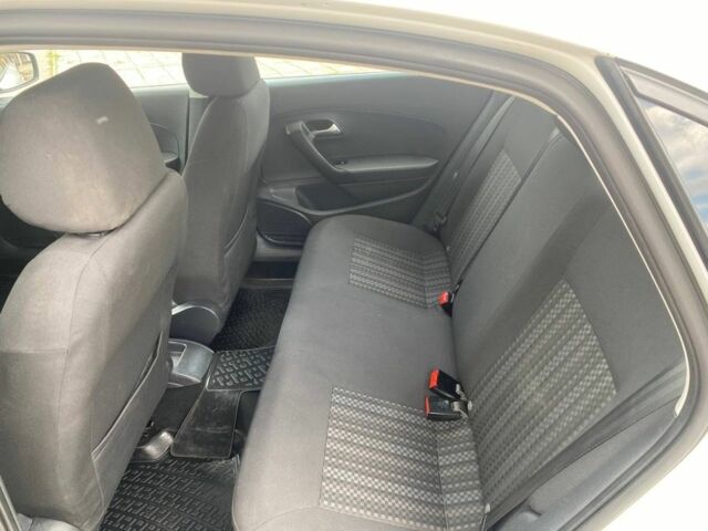 Белый Фольксваген Поло, объемом двигателя 1.6 л и пробегом 290 тыс. км за 8000 $, фото 5 на Automoto.ua