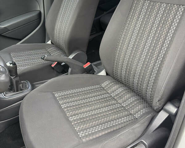 Білий Фольксваген Поло, об'ємом двигуна 1.6 л та пробігом 210 тис. км за 8500 $, фото 8 на Automoto.ua