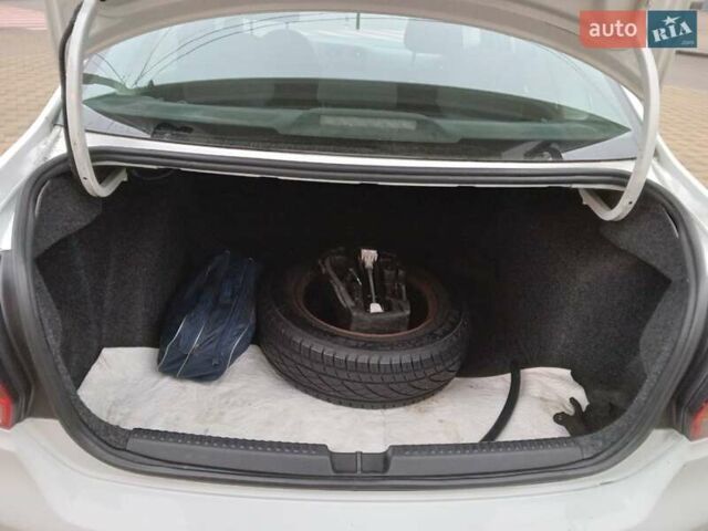 Белый Фольксваген Поло, объемом двигателя 1.6 л и пробегом 294 тыс. км за 7100 $, фото 7 на Automoto.ua