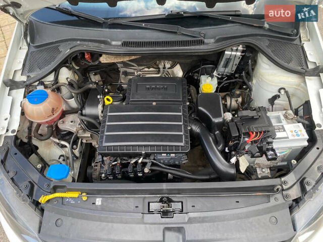 Білий Фольксваген Поло, об'ємом двигуна 1.6 л та пробігом 300 тис. км за 8000 $, фото 2 на Automoto.ua