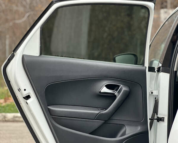 Белый Фольксваген Поло, объемом двигателя 1.6 л и пробегом 164 тыс. км за 8999 $, фото 20 на Automoto.ua