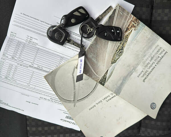 Білий Фольксваген Поло, об'ємом двигуна 1.6 л та пробігом 210 тис. км за 8500 $, фото 20 на Automoto.ua