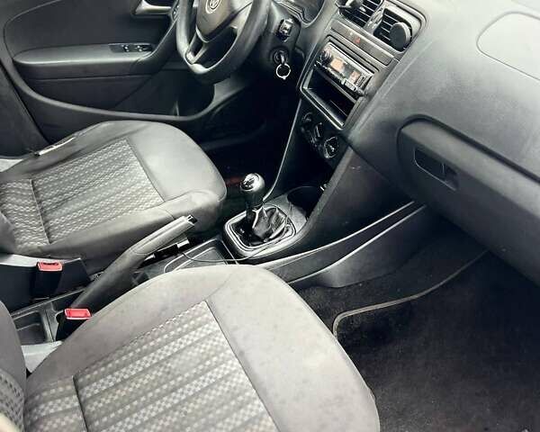 Білий Фольксваген Поло, об'ємом двигуна 1.6 л та пробігом 200 тис. км за 5500 $, фото 5 на Automoto.ua