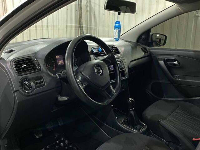 Белый Фольксваген Поло, объемом двигателя 1.6 л и пробегом 94 тыс. км за 6999 $, фото 7 на Automoto.ua