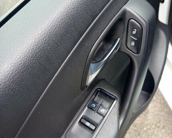 Білий Фольксваген Поло, об'ємом двигуна 1.6 л та пробігом 190 тис. км за 7500 $, фото 7 на Automoto.ua