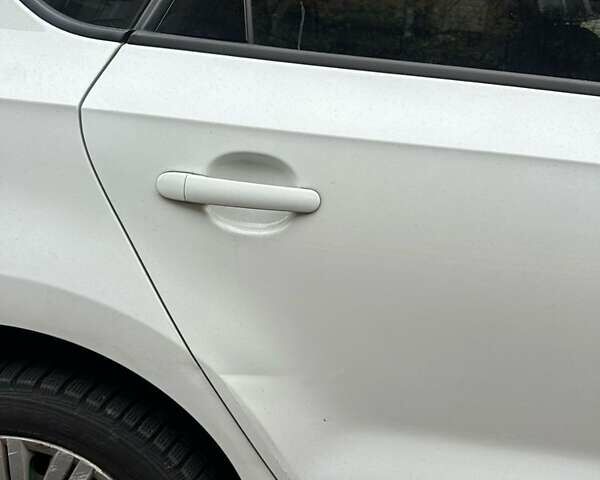 Белый Фольксваген Поло, объемом двигателя 1.4 л и пробегом 99 тыс. км за 10000 $, фото 2 на Automoto.ua