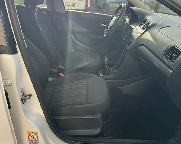 Білий Фольксваген Поло, об'ємом двигуна 1.6 л та пробігом 195 тис. км за 8200 $, фото 8 на Automoto.ua