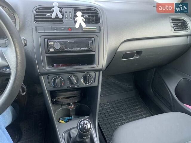 Белый Фольксваген Поло, объемом двигателя 1.2 л и пробегом 217 тыс. км за 6150 $, фото 12 на Automoto.ua