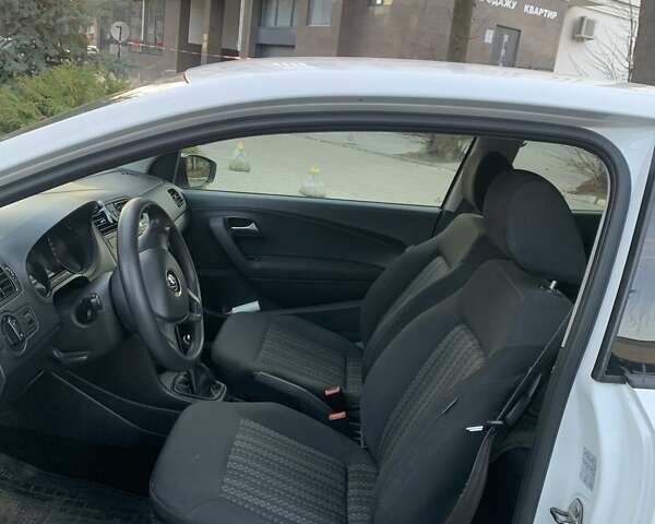 Белый Фольксваген Поло, объемом двигателя 1.2 л и пробегом 217 тыс. км за 6150 $, фото 5 на Automoto.ua