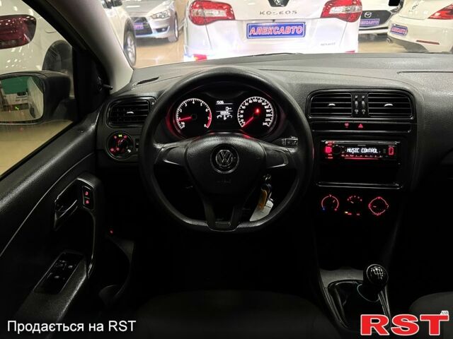 Білий Фольксваген Поло, об'ємом двигуна 1.6 л та пробігом 139 тис. км за 8700 $, фото 12 на Automoto.ua