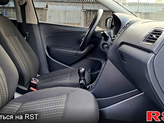 Белый Фольксваген Поло, объемом двигателя 1.6 л и пробегом 198 тыс. км за 8800 $, фото 4 на Automoto.ua