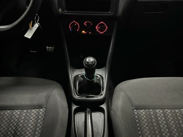 Білий Фольксваген Поло, об'ємом двигуна 1.6 л та пробігом 139 тис. км за 8700 $, фото 14 на Automoto.ua