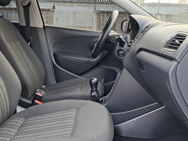 Белый Фольксваген Поло, объемом двигателя 1.6 л и пробегом 98 тыс. км за 8800 $, фото 9 на Automoto.ua