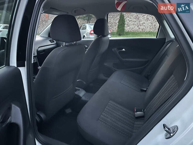 Белый Фольксваген Поло, объемом двигателя 1.6 л и пробегом 80 тыс. км за 9299 $, фото 22 на Automoto.ua