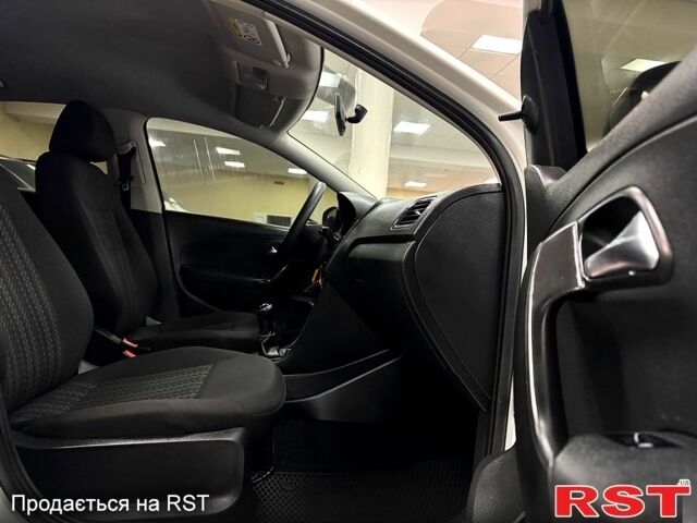 Білий Фольксваген Поло, об'ємом двигуна 1.6 л та пробігом 139 тис. км за 8700 $, фото 8 на Automoto.ua