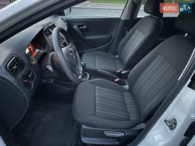 Белый Фольксваген Поло, объемом двигателя 1.6 л и пробегом 80 тыс. км за 9299 $, фото 19 на Automoto.ua