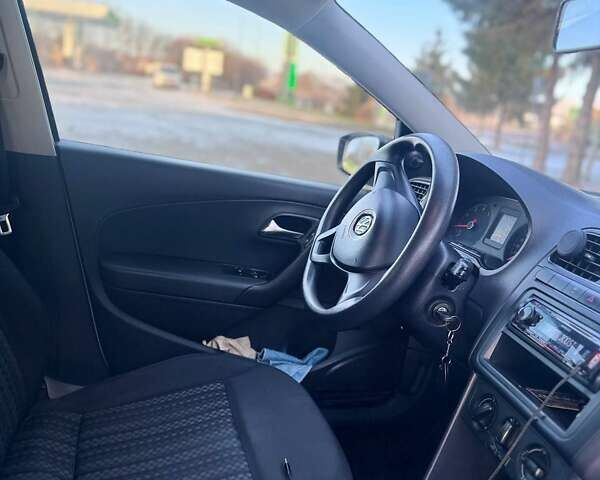 Белый Фольксваген Поло, объемом двигателя 1.6 л и пробегом 302 тыс. км за 8200 $, фото 3 на Automoto.ua