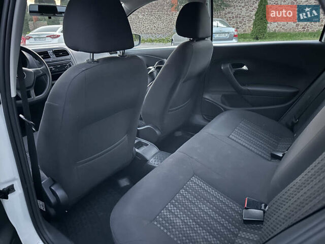 Белый Фольксваген Поло, объемом двигателя 1.6 л и пробегом 80 тыс. км за 9299 $, фото 23 на Automoto.ua