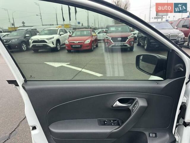 Белый Фольксваген Поло, объемом двигателя 1.6 л и пробегом 312 тыс. км за 6900 $, фото 9 на Automoto.ua