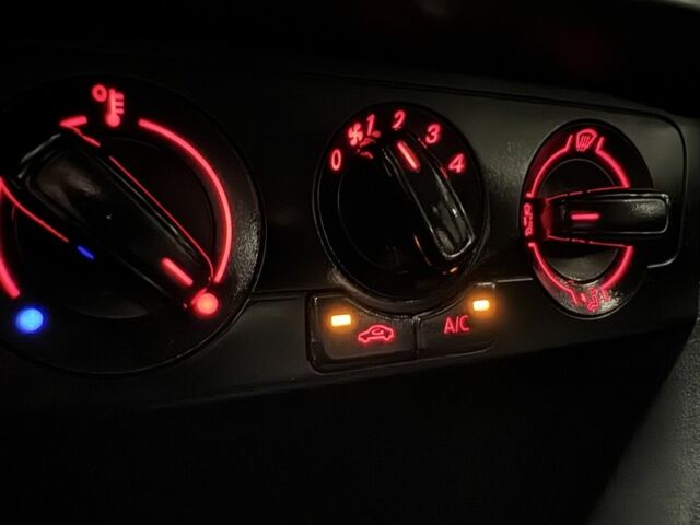 Білий Фольксваген Поло, об'ємом двигуна 1.6 л та пробігом 139 тис. км за 8700 $, фото 15 на Automoto.ua