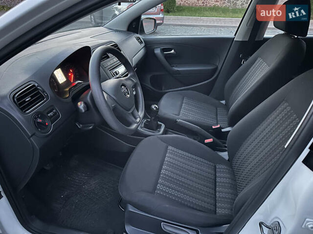 Белый Фольксваген Поло, объемом двигателя 1.6 л и пробегом 80 тыс. км за 9299 $, фото 18 на Automoto.ua