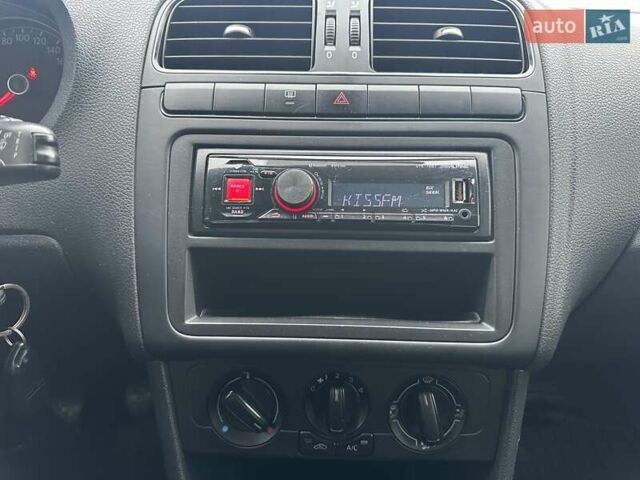 Белый Фольксваген Поло, объемом двигателя 1.6 л и пробегом 312 тыс. км за 6900 $, фото 14 на Automoto.ua