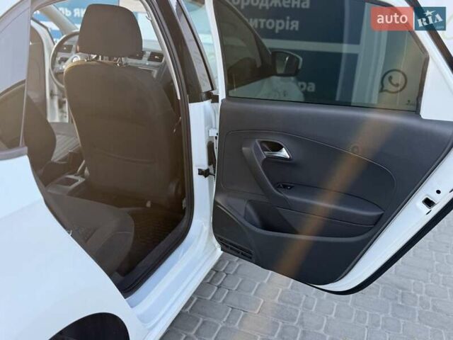 Белый Фольксваген Поло, объемом двигателя 1.4 л и пробегом 170 тыс. км за 9999 $, фото 1 на Automoto.ua