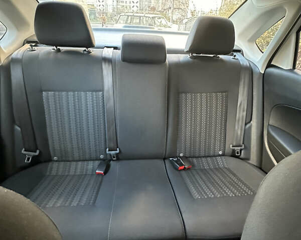 Белый Фольксваген Поло, объемом двигателя 1.4 л и пробегом 99 тыс. км за 9900 $, фото 5 на Automoto.ua