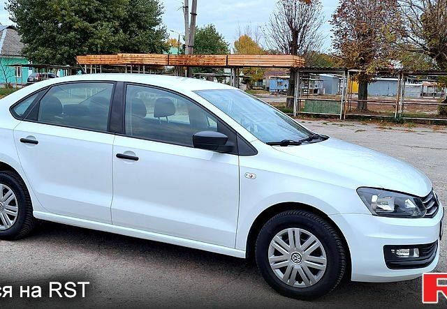 Белый Фольксваген Поло, объемом двигателя 1.6 л и пробегом 73 тыс. км за 9600 $, фото 4 на Automoto.ua