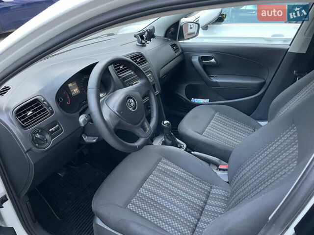 Білий Фольксваген Поло, об'ємом двигуна 1.6 л та пробігом 320 тис. км за 8400 $, фото 7 на Automoto.ua