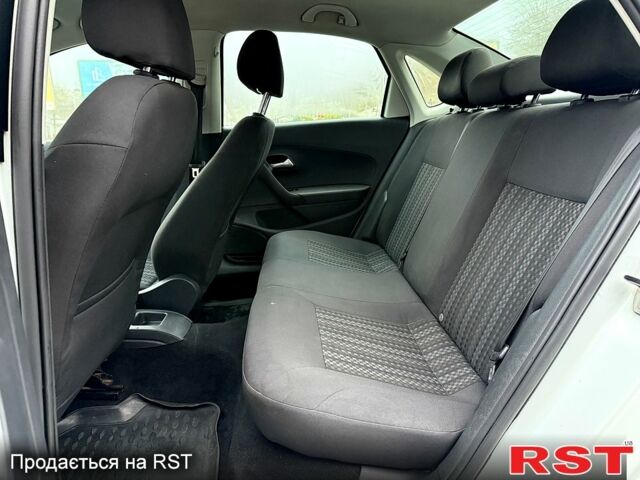 Белый Фольксваген Поло, объемом двигателя 1.6 л и пробегом 131 тыс. км за 7300 $, фото 12 на Automoto.ua