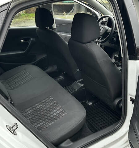 Білий Фольксваген Поло, об'ємом двигуна 1.6 л та пробігом 132 тис. км за 7350 $, фото 11 на Automoto.ua