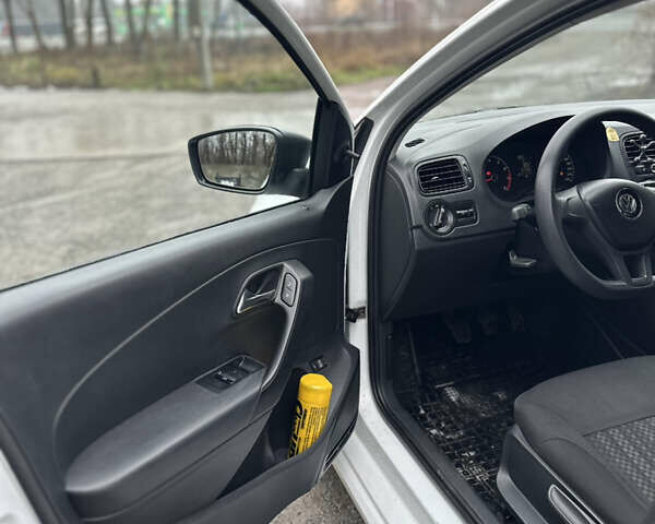 Білий Фольксваген Поло, об'ємом двигуна 1.6 л та пробігом 132 тис. км за 7350 $, фото 15 на Automoto.ua