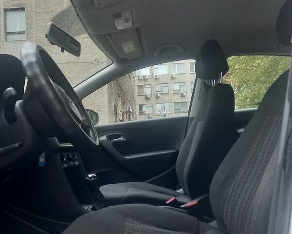 Білий Фольксваген Поло, об'ємом двигуна 1.6 л та пробігом 265 тис. км за 7250 $, фото 10 на Automoto.ua