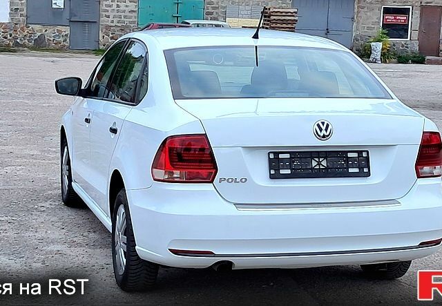 Белый Фольксваген Поло, объемом двигателя 1.6 л и пробегом 73 тыс. км за 9600 $, фото 5 на Automoto.ua