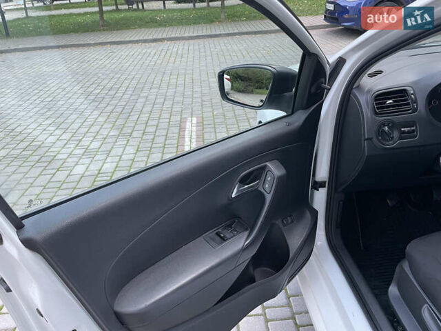 Білий Фольксваген Поло, об'ємом двигуна 1.6 л та пробігом 320 тис. км за 8400 $, фото 6 на Automoto.ua