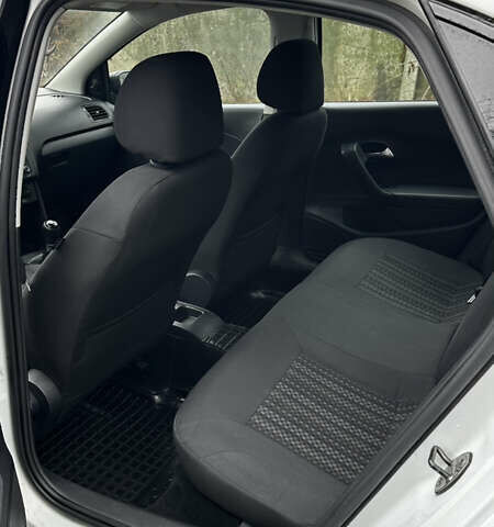 Білий Фольксваген Поло, об'ємом двигуна 1.6 л та пробігом 132 тис. км за 7350 $, фото 13 на Automoto.ua