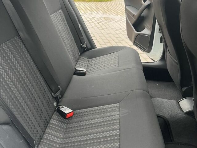 Белый Фольксваген Поло, объемом двигателя 1.6 л и пробегом 236 тыс. км за 6500 $, фото 10 на Automoto.ua