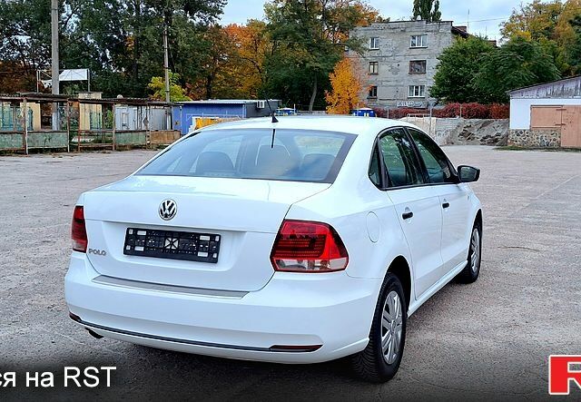 Белый Фольксваген Поло, объемом двигателя 1.6 л и пробегом 73 тыс. км за 9600 $, фото 6 на Automoto.ua