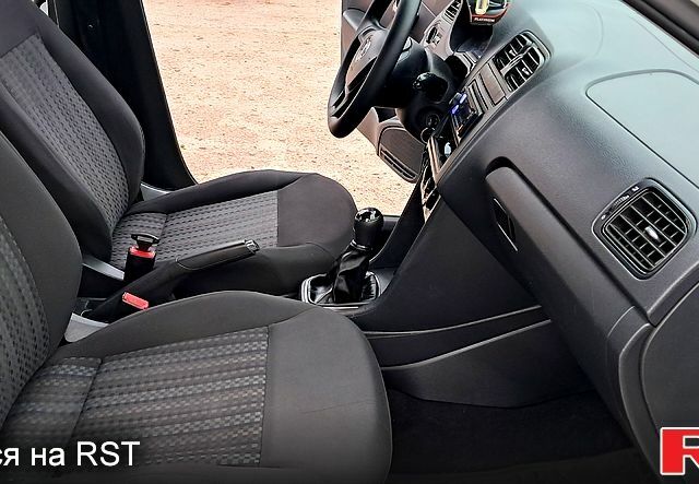 Белый Фольксваген Поло, объемом двигателя 1.6 л и пробегом 73 тыс. км за 9600 $, фото 8 на Automoto.ua