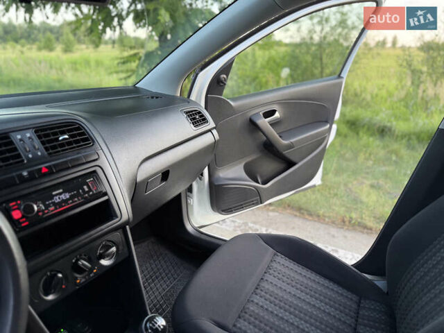 Білий Фольксваген Поло, об'ємом двигуна 1.6 л та пробігом 187 тис. км за 9200 $, фото 26 на Automoto.ua