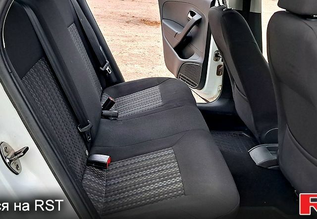 Белый Фольксваген Поло, объемом двигателя 1.6 л и пробегом 73 тыс. км за 9600 $, фото 11 на Automoto.ua