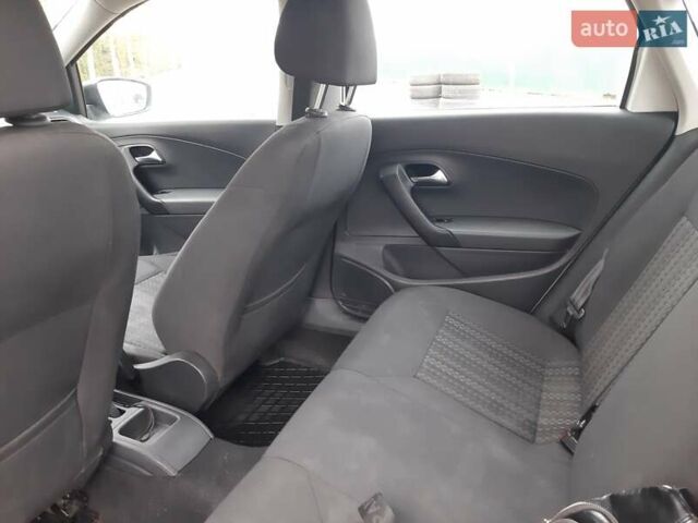 Білий Фольксваген Поло, об'ємом двигуна 1.6 л та пробігом 158 тис. км за 9998 $, фото 2 на Automoto.ua