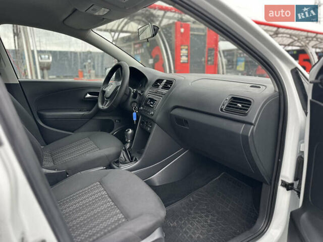 Білий Фольксваген Поло, об'ємом двигуна 1.6 л та пробігом 94 тис. км за 8100 $, фото 8 на Automoto.ua