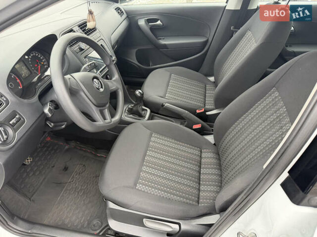 Білий Фольксваген Поло, об'ємом двигуна 1.4 л та пробігом 58 тис. км за 11000 $, фото 18 на Automoto.ua
