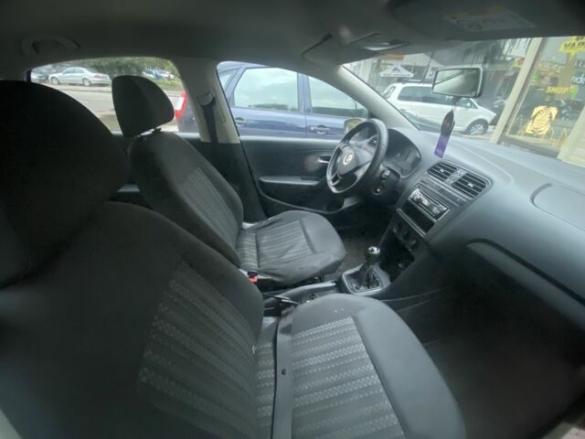 Білий Фольксваген Поло, об'ємом двигуна 1.6 л та пробігом 33 тис. км за 8150 $, фото 2 на Automoto.ua